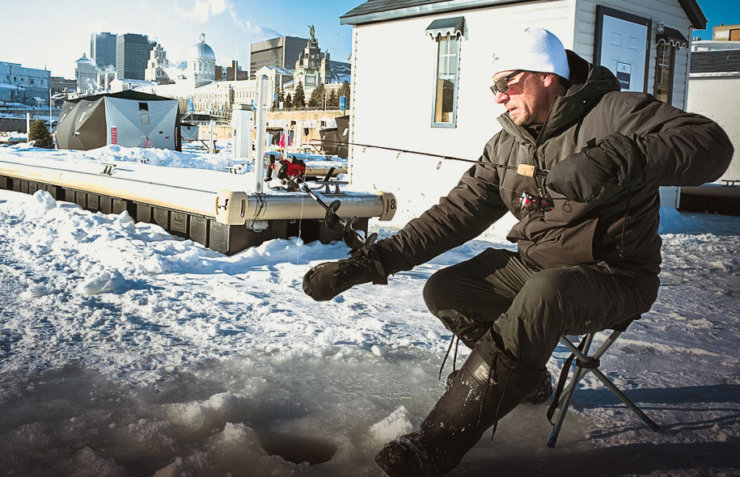 Peche sur glace dans le vieux port de Montréal