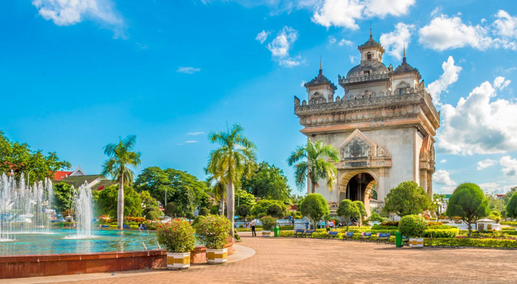 Visiter le Laos: le Patuxai, à Vientiane