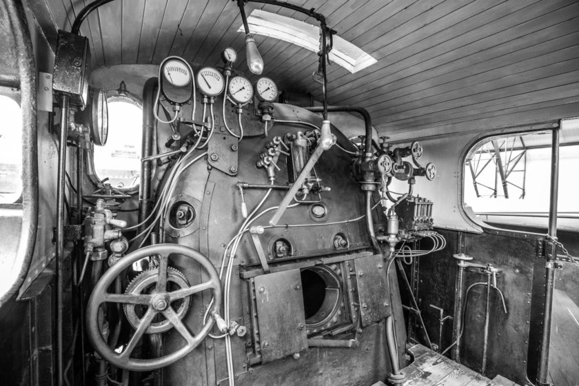 Intérieur d'une locomotive à vapeur au musée Léonard de Vinci