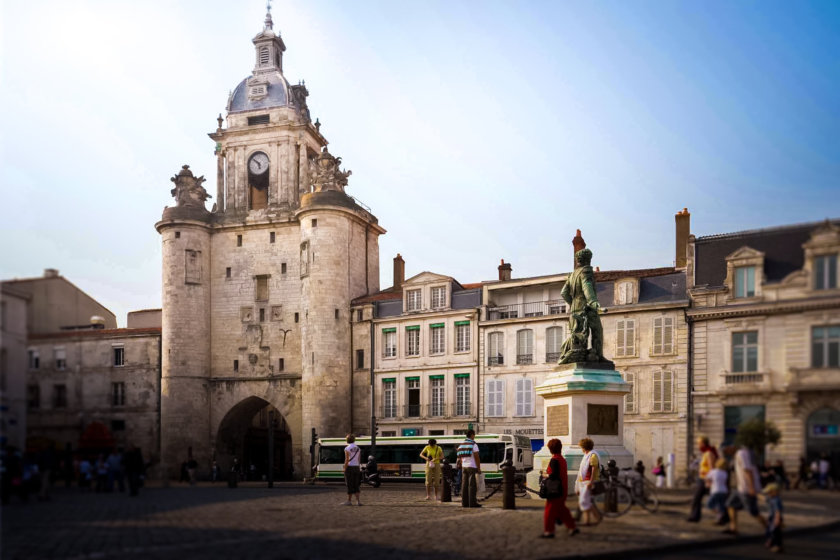 La Puerta del Gran Reloj, en el casco antiguo de La Rochelle
