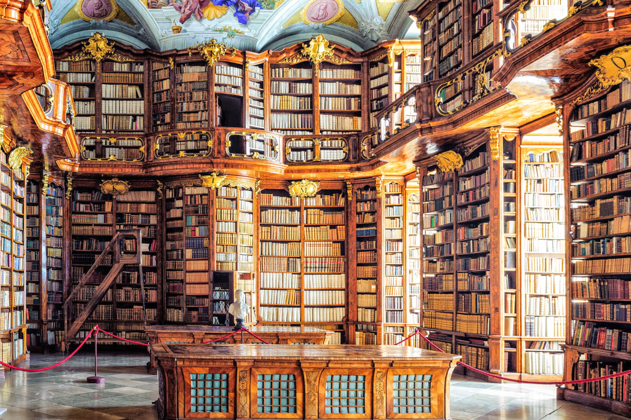 La magnifique bibliothèque de l’Abbaye Saint Florian. 