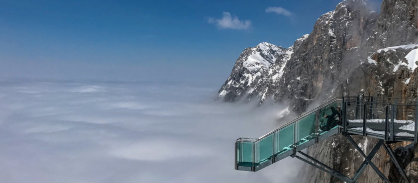 massif du Dachstein et son pont suspendu