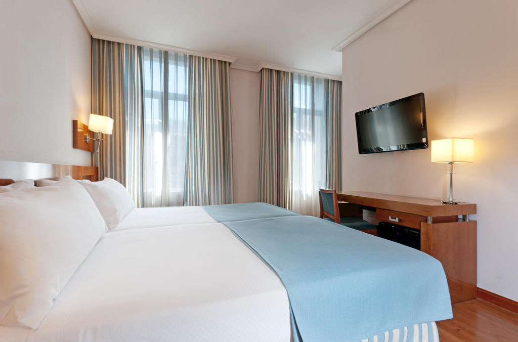 Lavapiès - Tryp Madrid Atocha Hotel