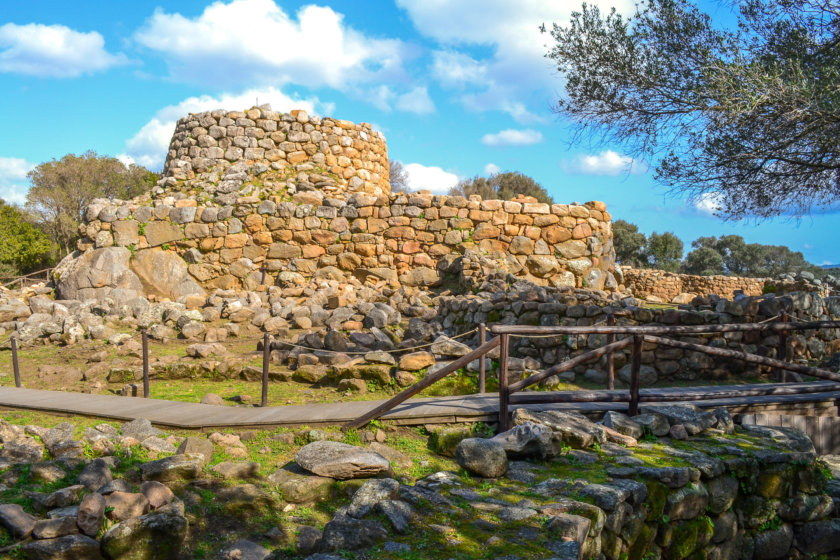 arzachena nuraghe prisgonia