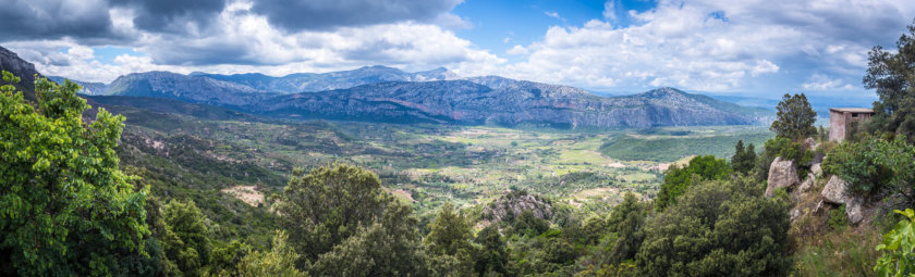 Die malerische Straße SS125, in Sardinien