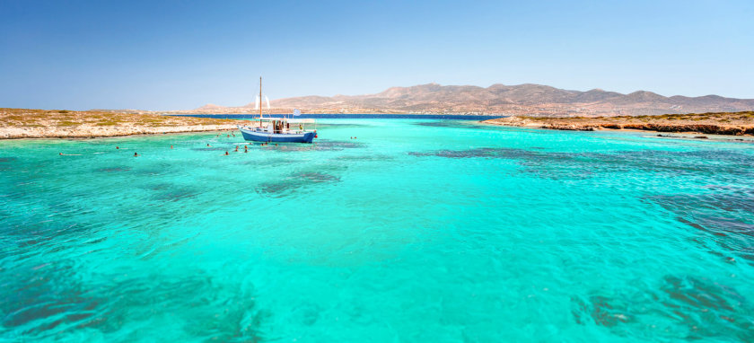 Navigate intorno a Paros e Antiparo