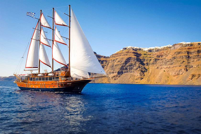 Paseo en barco por Santorini