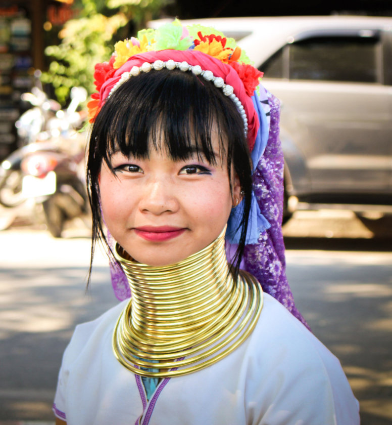 tailandia montagna trekking lungo collo minoranza