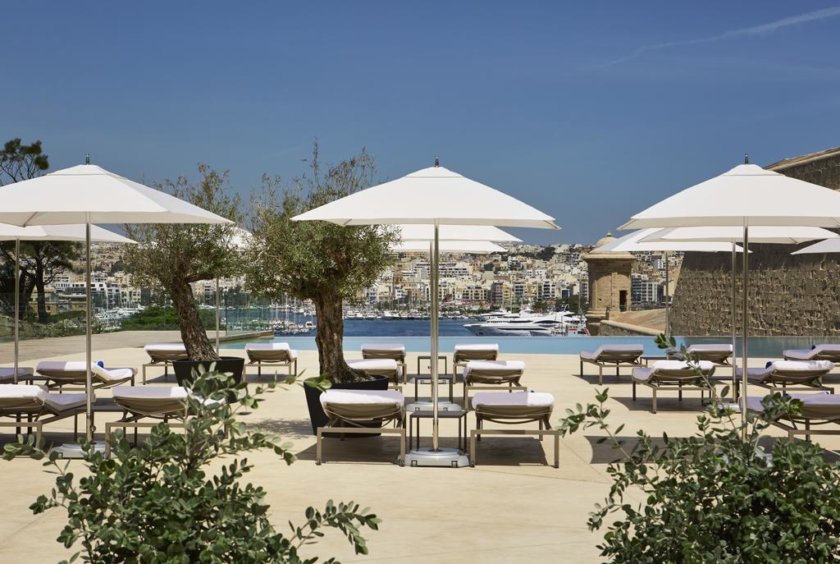 Hotel Phoenicia Luxury Hotel to Stay in Malta