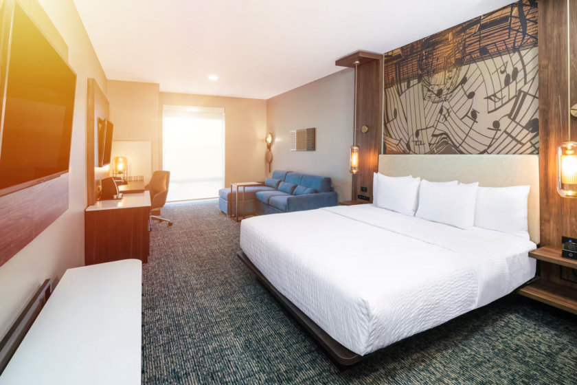 La Quinta Inn Suites by Wyndham Nashville Downtown Stadium