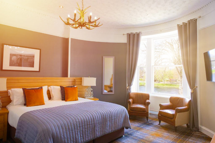 Glen Mhor Hotel at Uile bheist'Brewstillery'